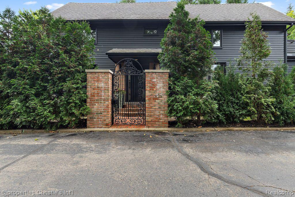 711 MAPLE HILL Lane, Birmingham, MI 48009 — Photo 42