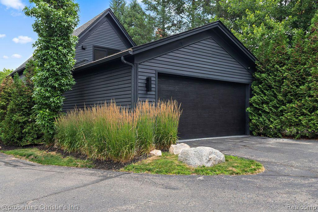 711 MAPLE HILL Lane, Birmingham, MI 48009 — Photo 43