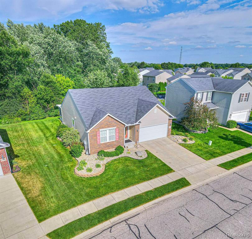 8202 BAYBERRY Court, Dexter, MI 48130 — Photo 2