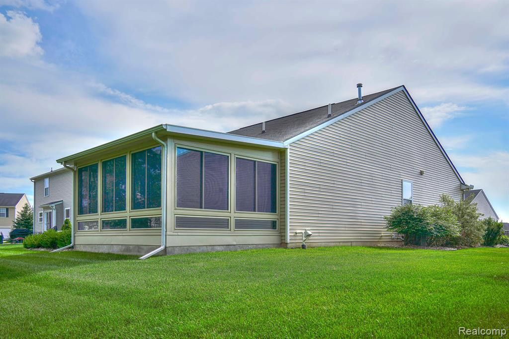 8202 BAYBERRY Court, Dexter, MI 48130 — Photo 4