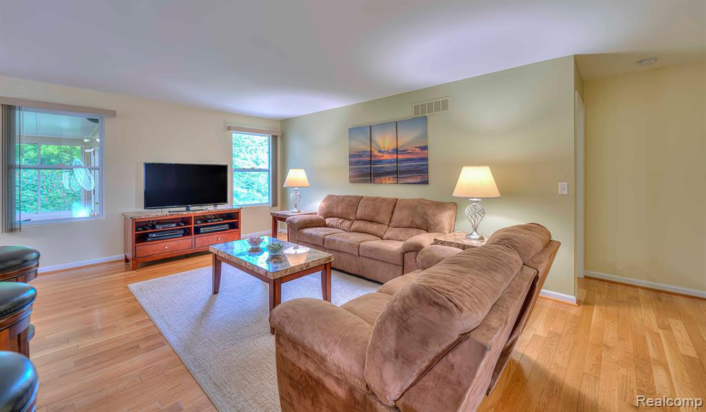 8202 BAYBERRY Court, Dexter, MI 48130 — Photo 11