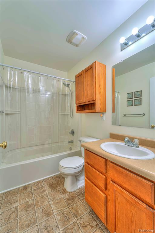 8202 BAYBERRY Court, Dexter, MI 48130 — Photo 25