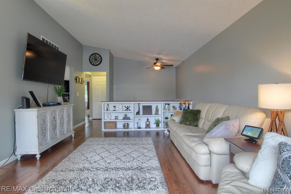 42464 SOMERSET Court, Canton, MI 48187 — Photo 6