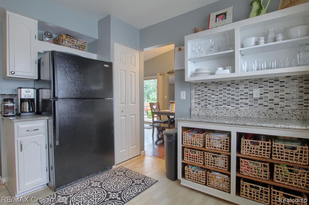 42464 SOMERSET Court, Canton, MI 48187 — Photo 9