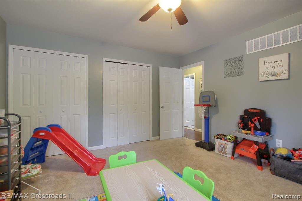 42464 SOMERSET Court, Canton, MI 48187 — Photo 18