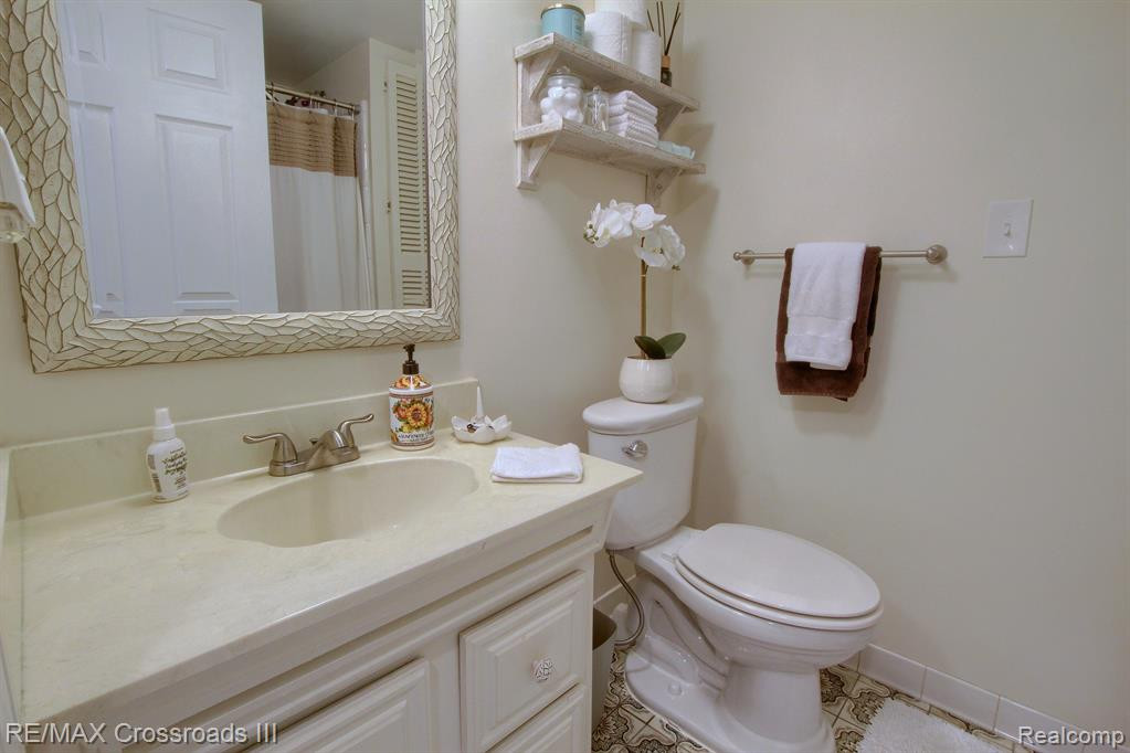 42464 SOMERSET Court, Canton, MI 48187 — Photo 23