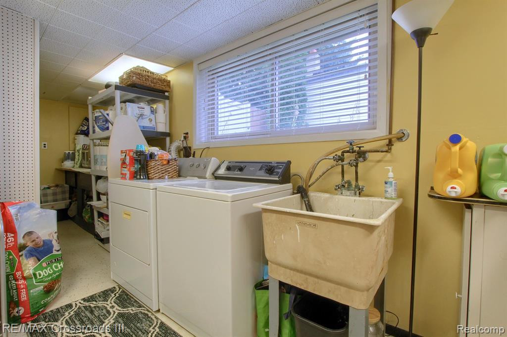 42464 SOMERSET Court, Canton, MI 48187 — Photo 24