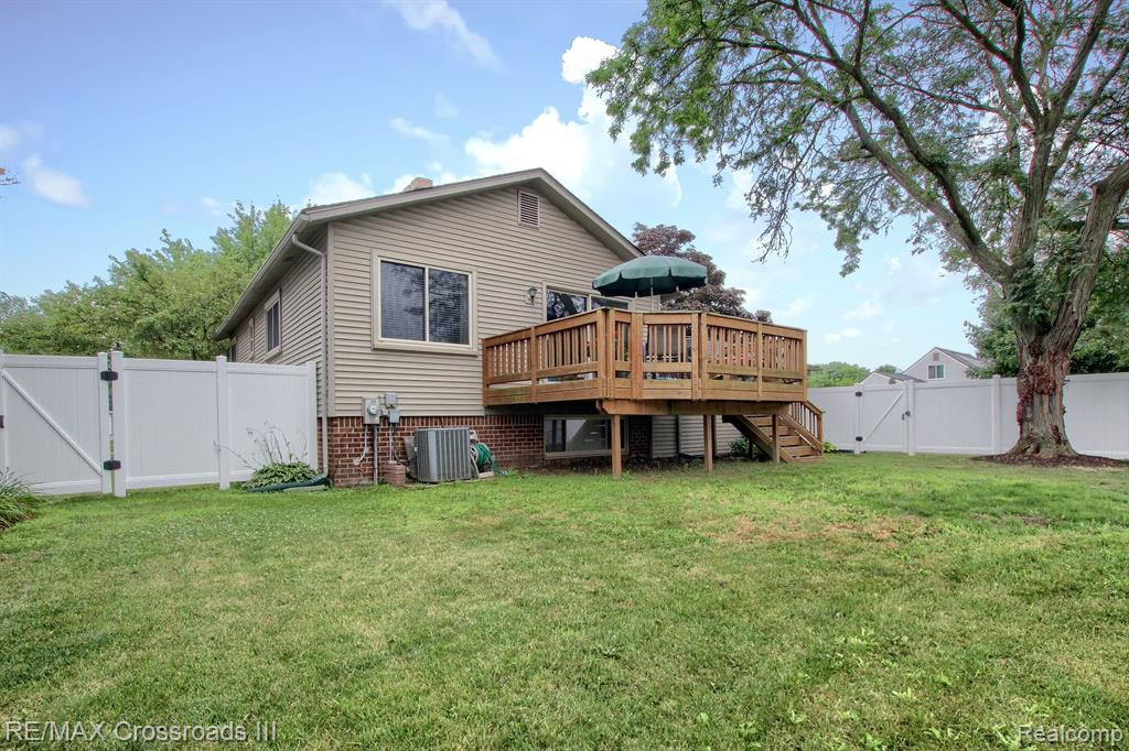 42464 SOMERSET Court, Canton, MI 48187 — Photo 26