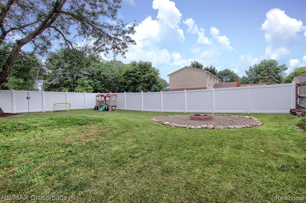 42464 SOMERSET Court, Canton, MI 48187 — Photo 29