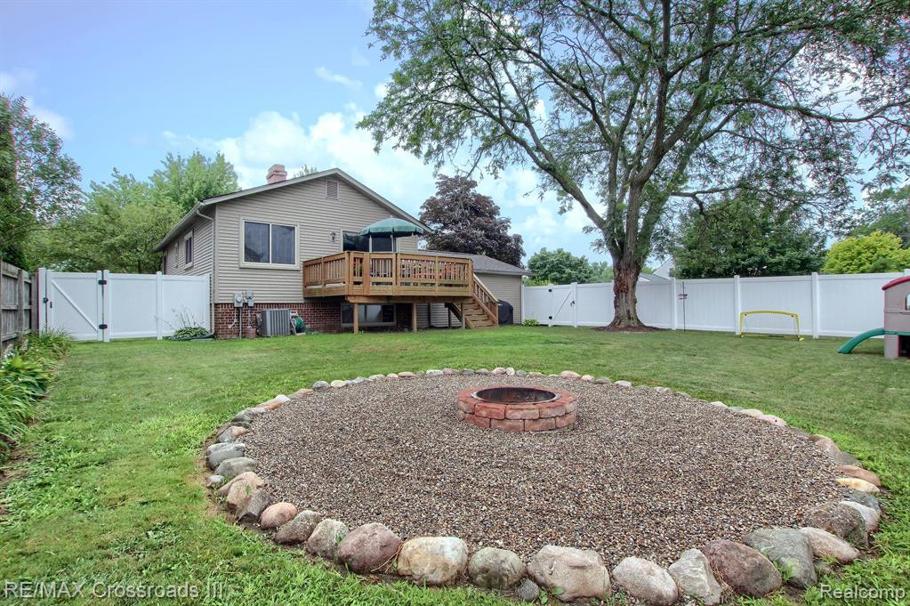 42464 SOMERSET Court, Canton, MI 48187 — Photo 30