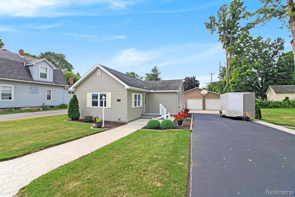 220 E GRAND RIVER Road, Webberville, MI 48892 — Photo 2