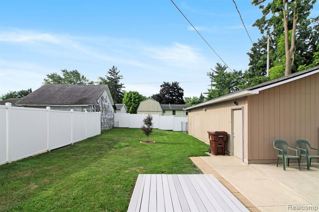 220 E GRAND RIVER Road, Webberville, MI 48892 — Photo 3
