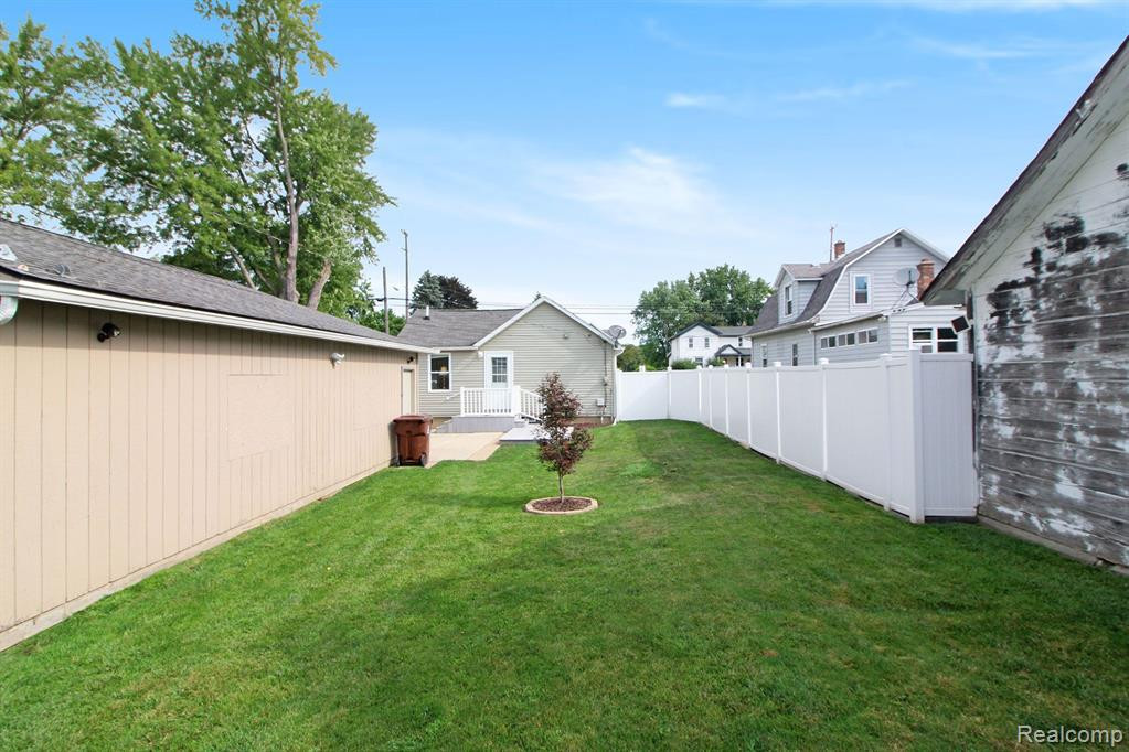 220 E GRAND RIVER Road, Webberville, MI 48892 — Photo 4