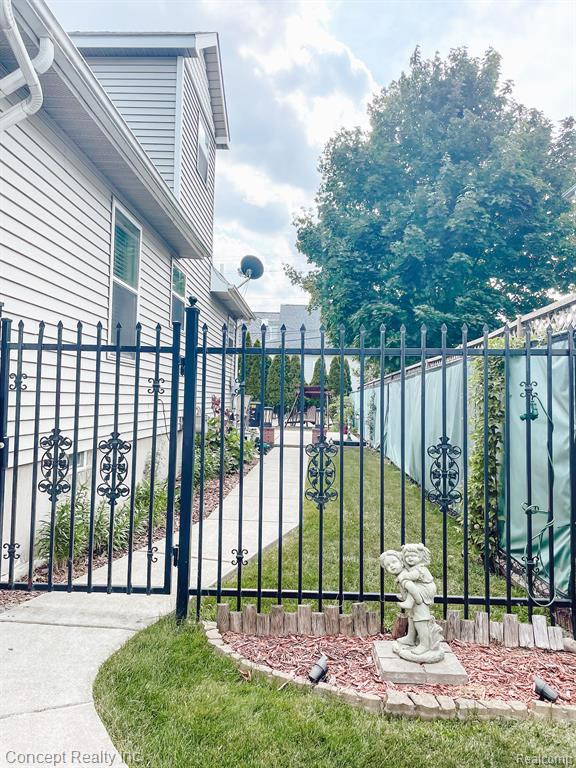 1433 18TH Street, Detroit, MI 48216 — Photo 2