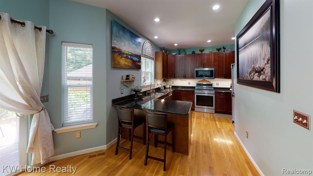 330 GLENWOOD Street, Ann Arbor, MI 48103 — Photo 12