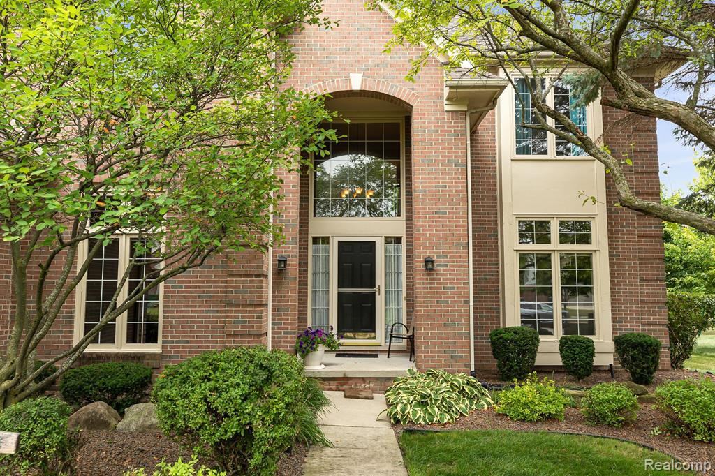 657 HIGHLANDS Drive, Canton, MI 48188 — Photo 4