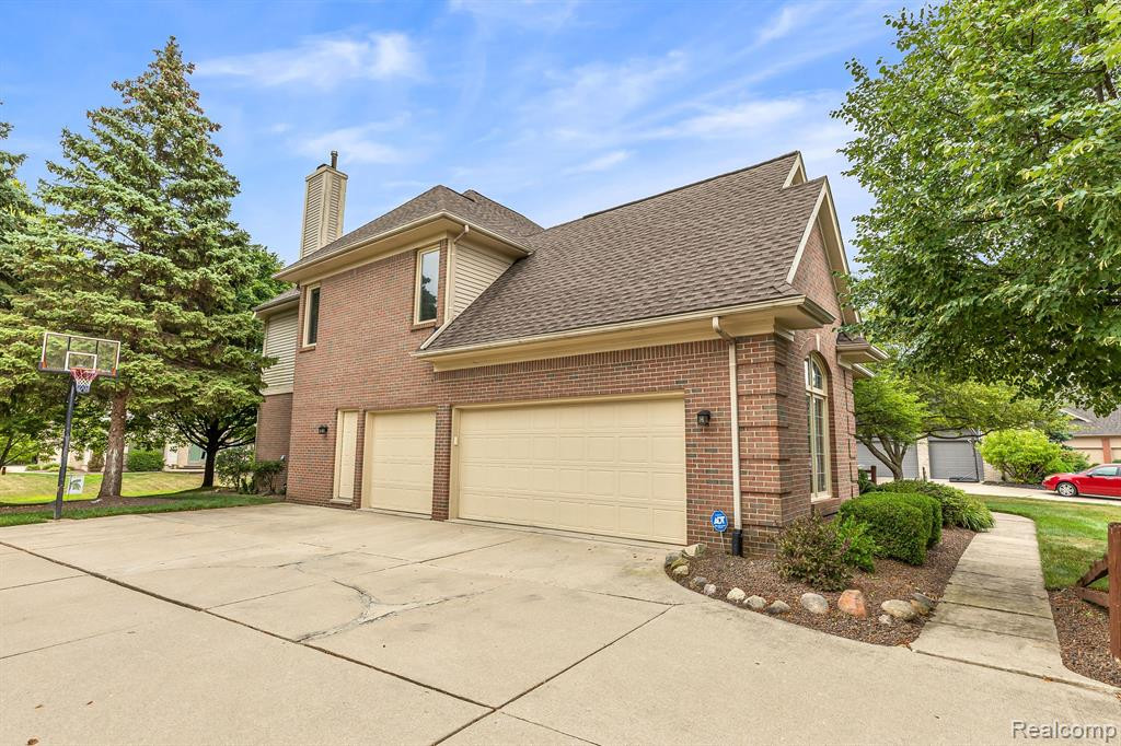 657 HIGHLANDS Drive, Canton, MI 48188 — Photo 5