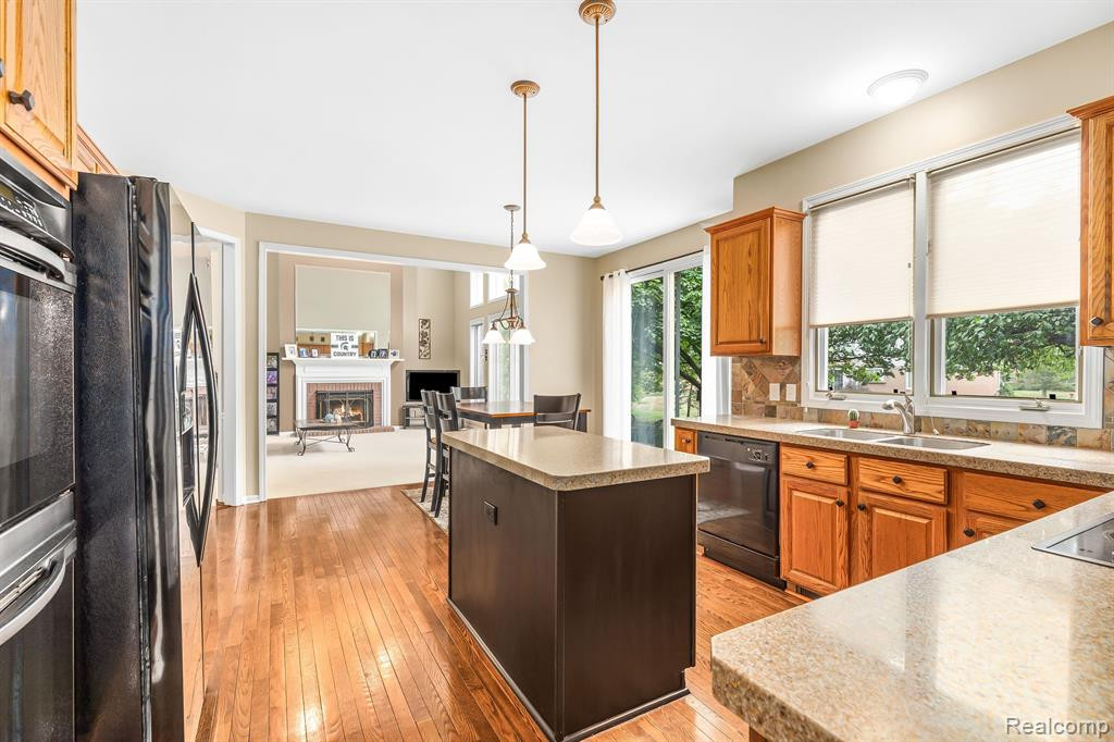 657 HIGHLANDS Drive, Canton, MI 48188 — Photo 15