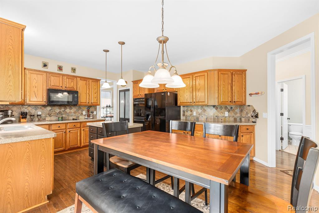657 HIGHLANDS Drive, Canton, MI 48188 — Photo 17