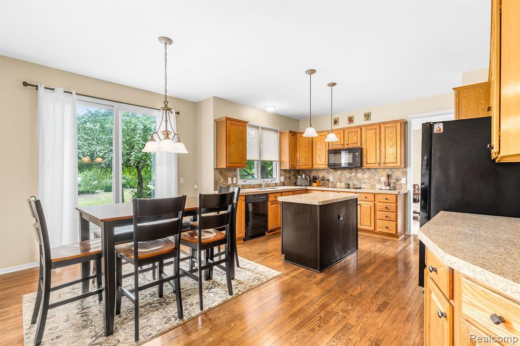 657 HIGHLANDS Drive, Canton, MI 48188 — Photo 18