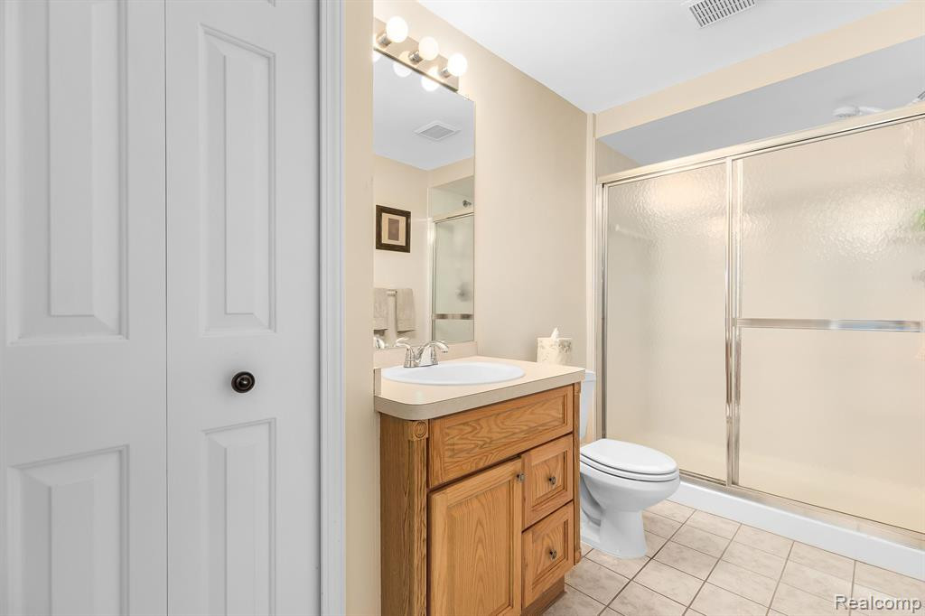 657 HIGHLANDS Drive, Canton, MI 48188 — Photo 41