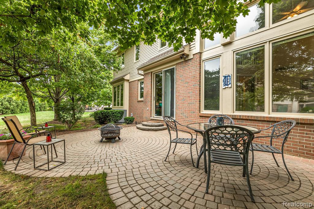 657 HIGHLANDS Drive, Canton, MI 48188 — Photo 46