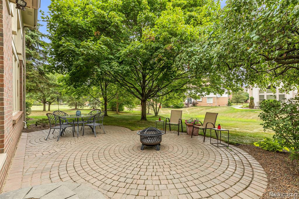 657 HIGHLANDS Drive, Canton, MI 48188 — Photo 47