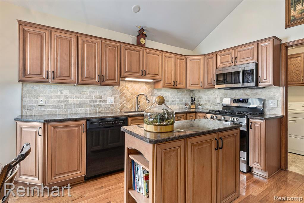 773 CHALLENGING Trail, South Lyon, MI 48178 — Photo 12