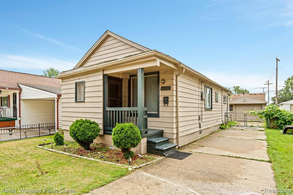 8238 CHALMERS Avenue, Warren, MI 48089 — front exterior