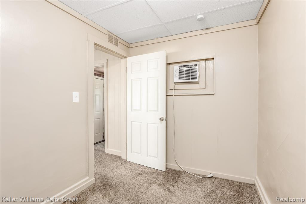 8238 CHALMERS Avenue, Warren, MI 48089 — Photo 5