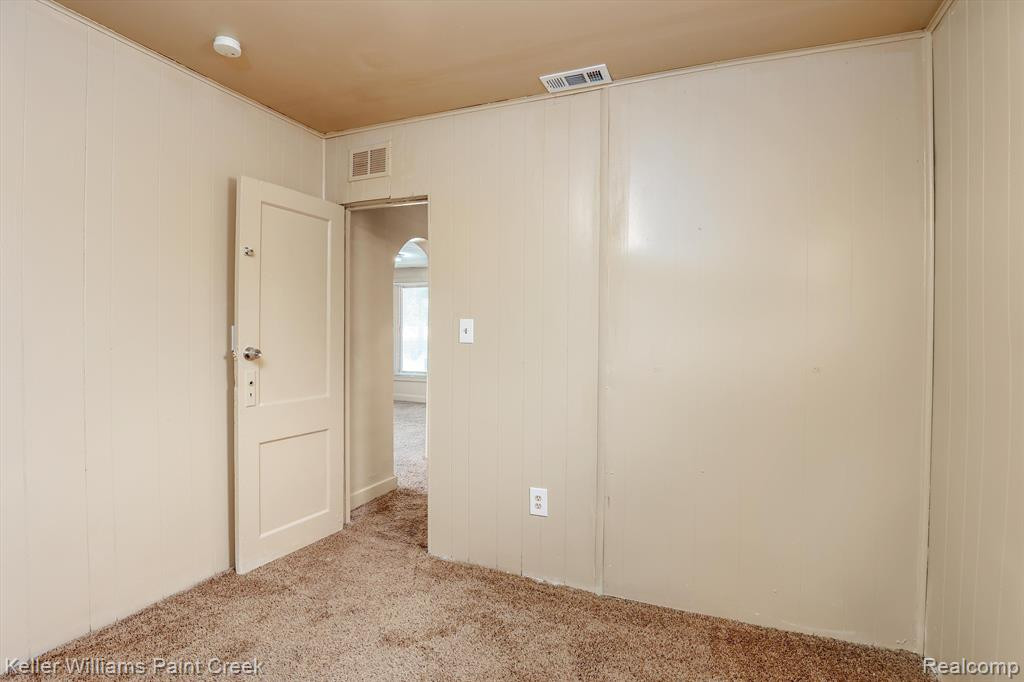 8238 CHALMERS Avenue, Warren, MI 48089 — Photo 8