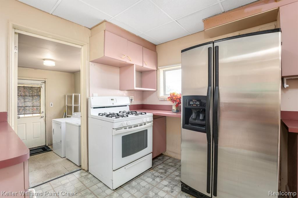 8238 CHALMERS Avenue, Warren, MI 48089 — Photo 11