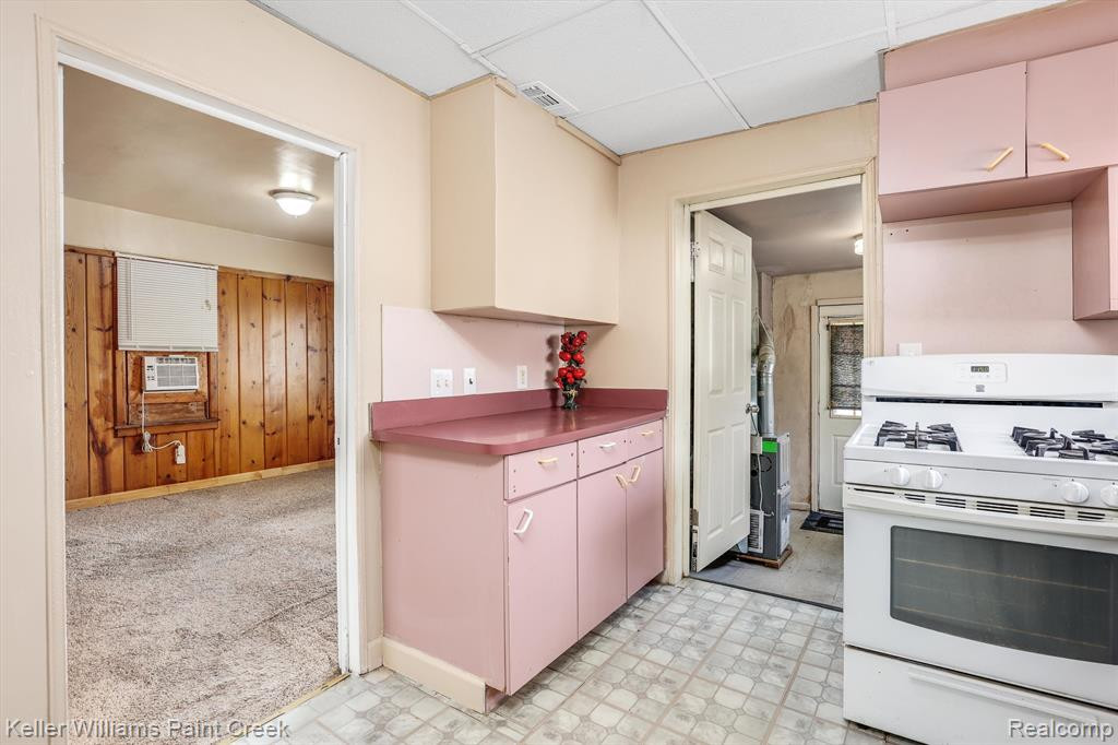 8238 CHALMERS Avenue, Warren, MI 48089 — Photo 12
