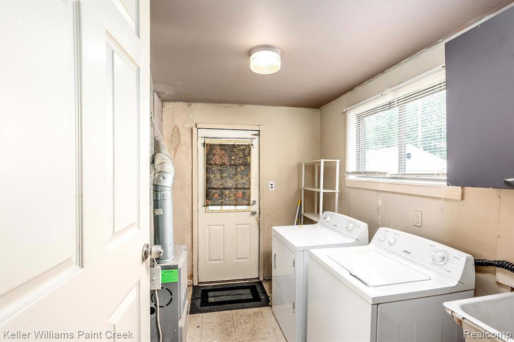 8238 CHALMERS Avenue, Warren, MI 48089 — Photo 15