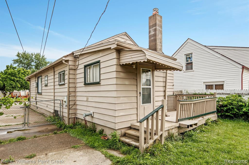 8238 CHALMERS Avenue, Warren, MI 48089 — Photo 18