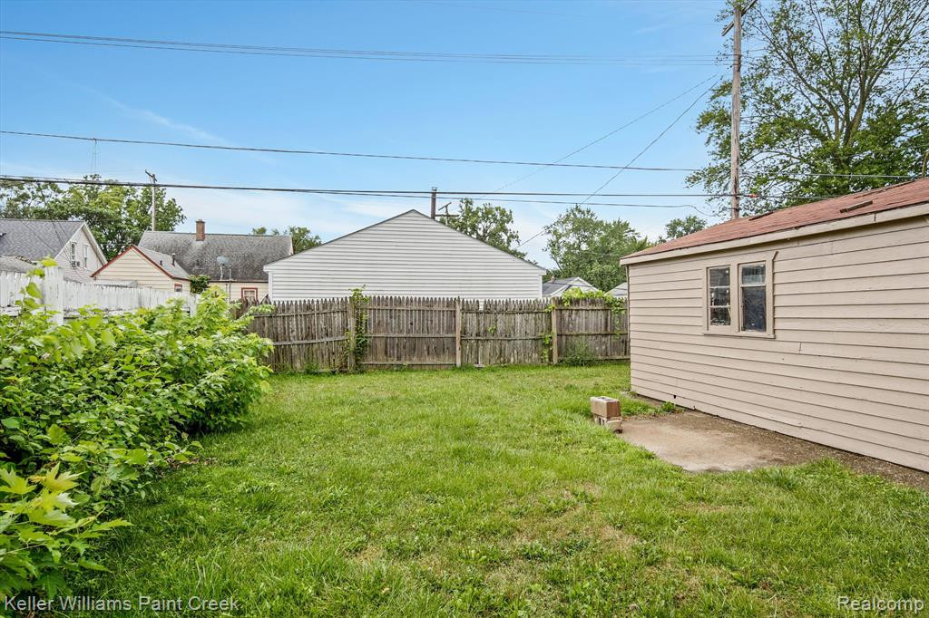 8238 CHALMERS Avenue, Warren, MI 48089 — Photo 21
