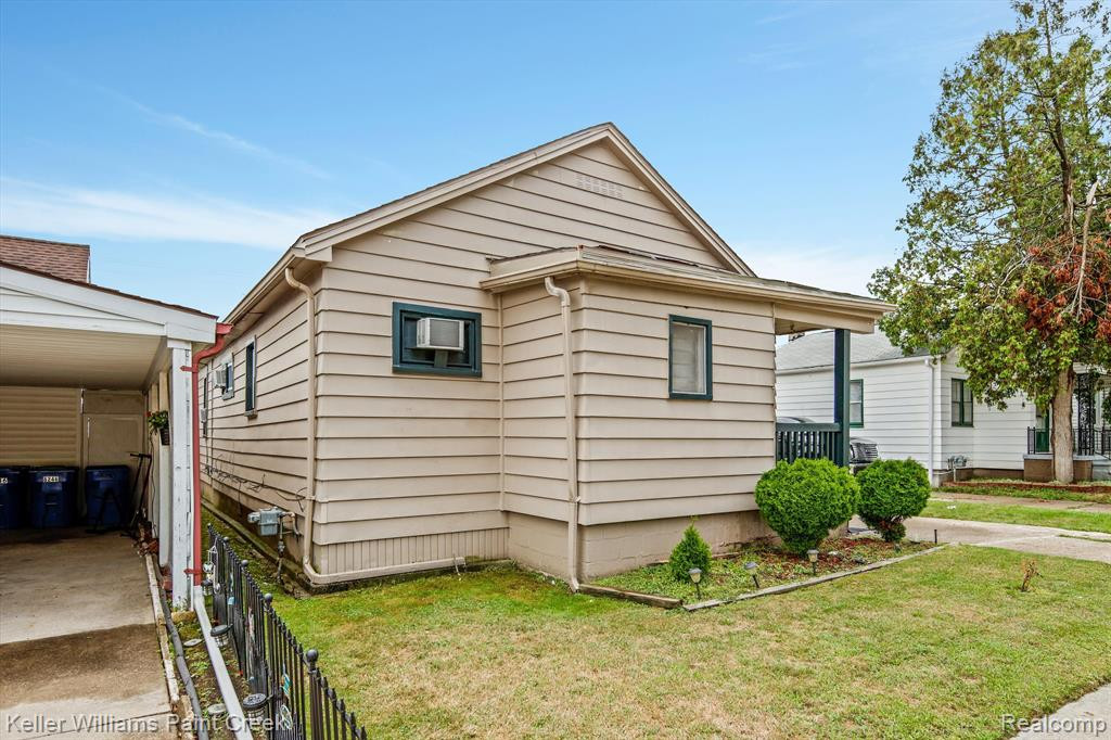 8238 CHALMERS Avenue, Warren, MI 48089 — Photo 22