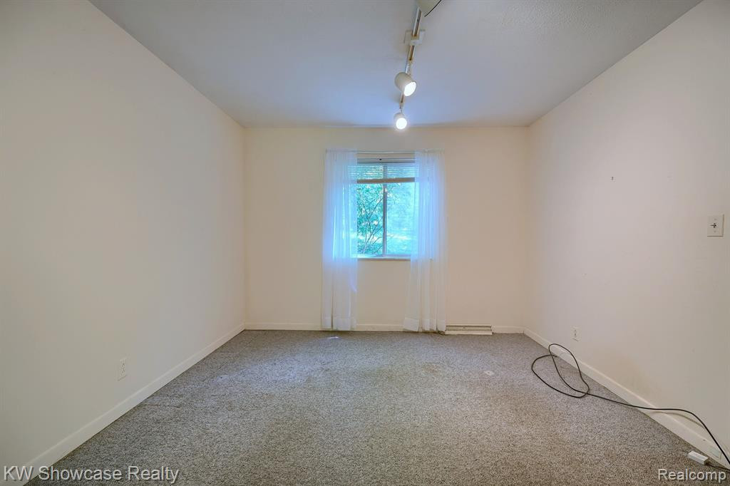 8840 MINNE WANNA Road, Clarkston, MI 48348 — Photo 18