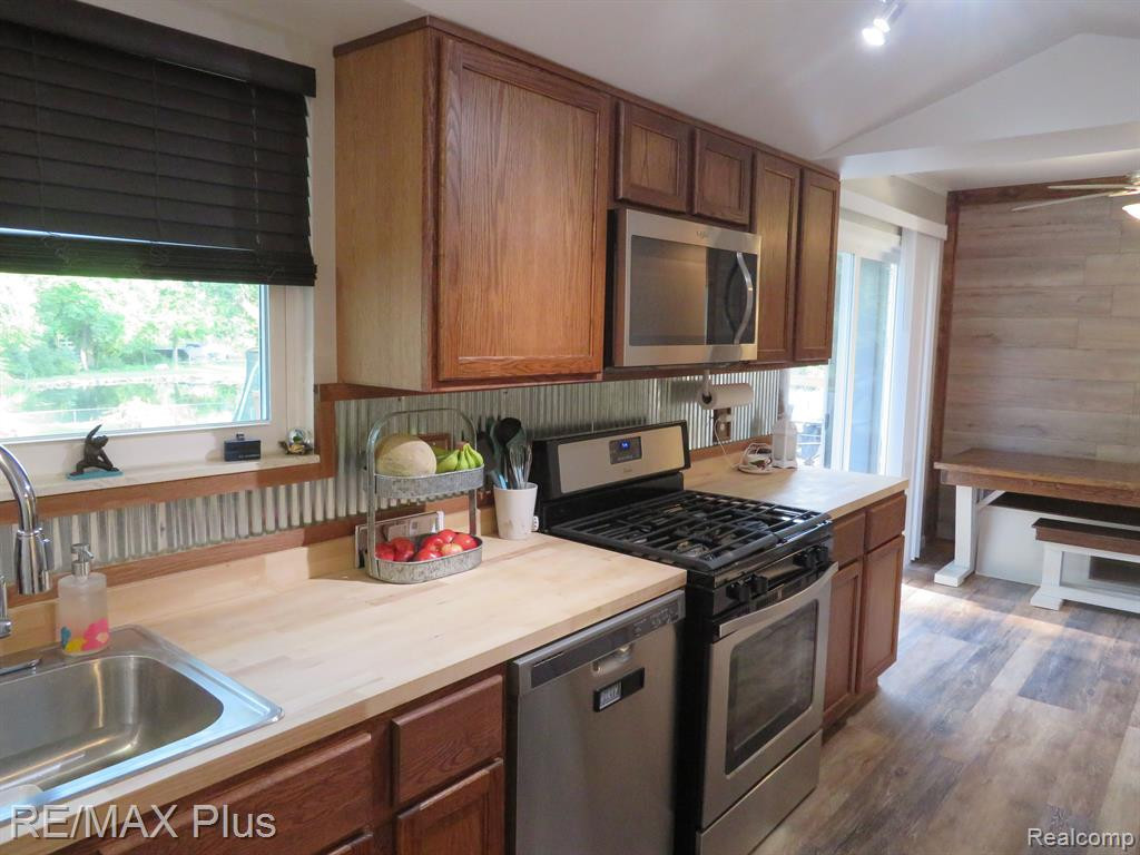 110 James Street, Ortonville, MI 48462 — Photo 2