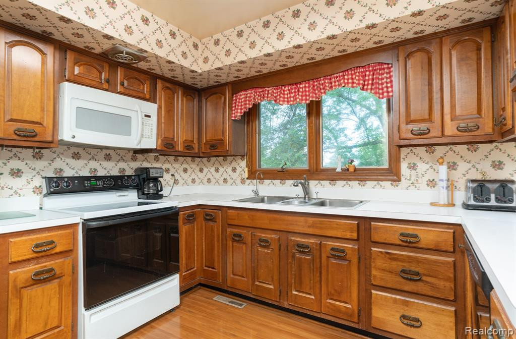 35 N M52, Webberville, MI 48892 — Photo 10