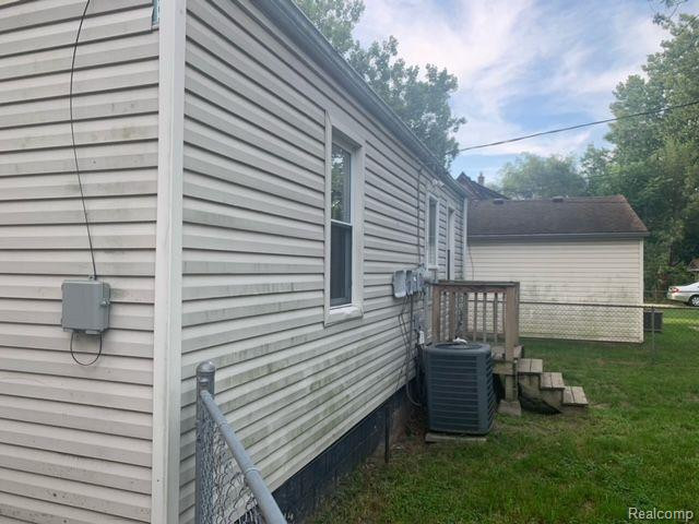 20565 NEGAUNEE, Redford, MI 48240 — Photo 3