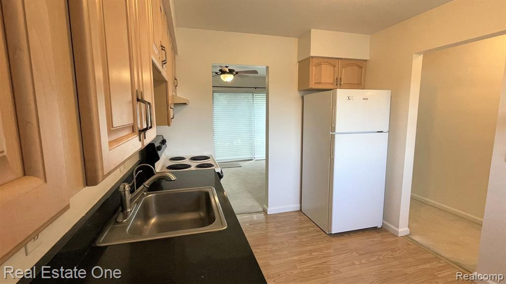 33925 PONDVIEW Circle, Livonia, MI 48152 — Photo 5