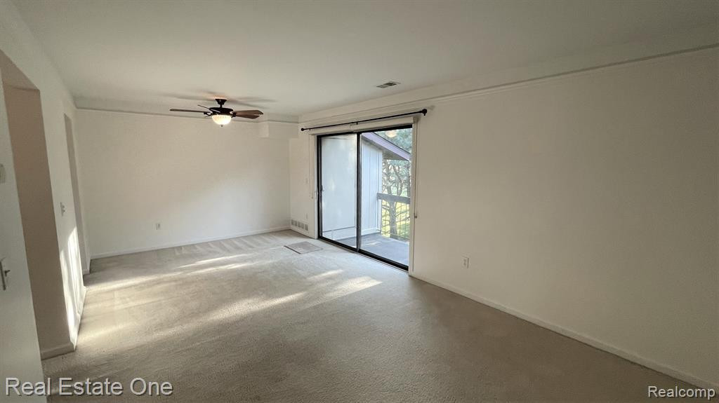 33925 PONDVIEW Circle, Livonia, MI 48152 — Photo 8