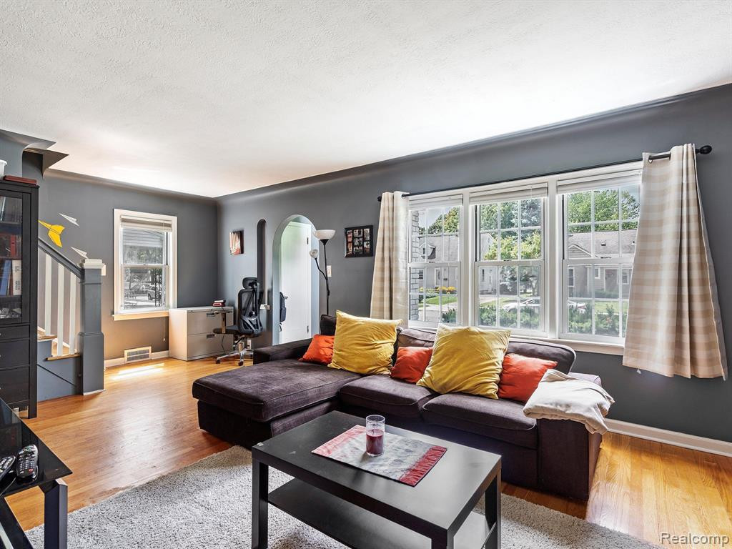 904 N REMBRANDT Avenue, Royal Oak, MI 48067 — Photo 5