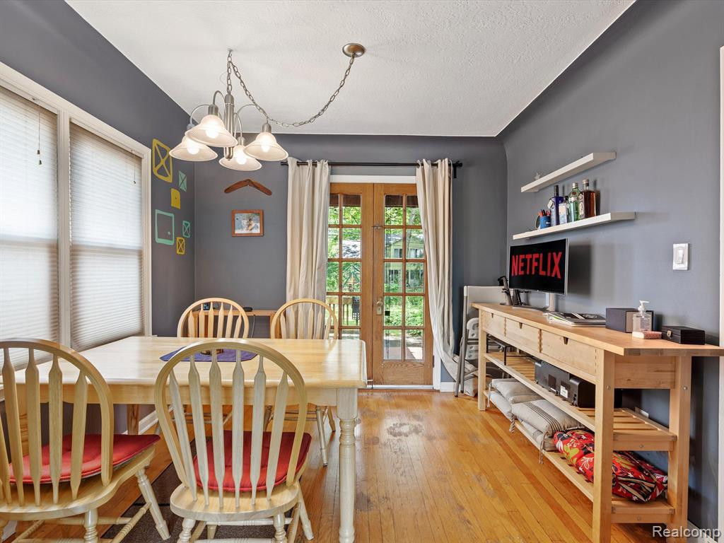 904 N REMBRANDT Avenue, Royal Oak, MI 48067 — Photo 8