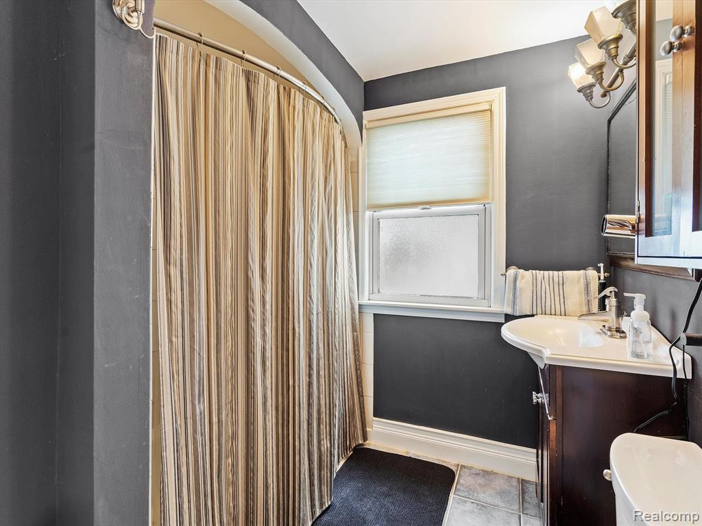 904 N REMBRANDT Avenue, Royal Oak, MI 48067 — Photo 14