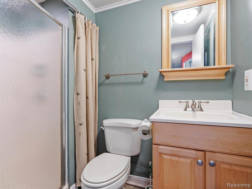 904 N REMBRANDT Avenue, Royal Oak, MI 48067 — Photo 17