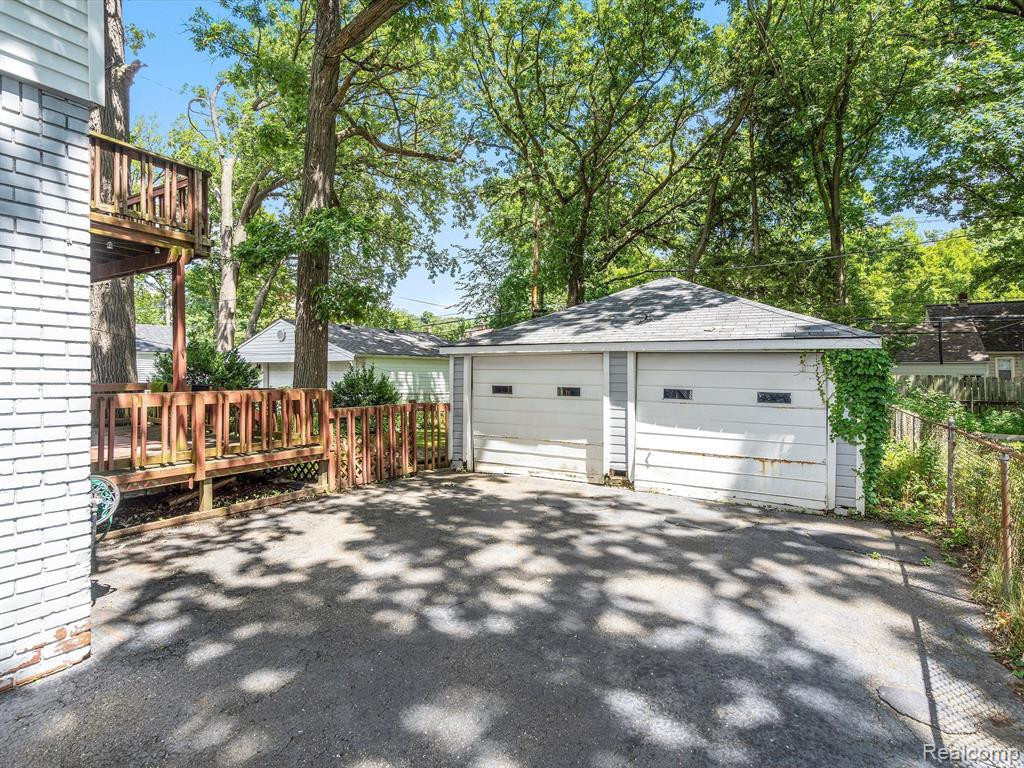 904 N REMBRANDT Avenue, Royal Oak, MI 48067 — Photo 18