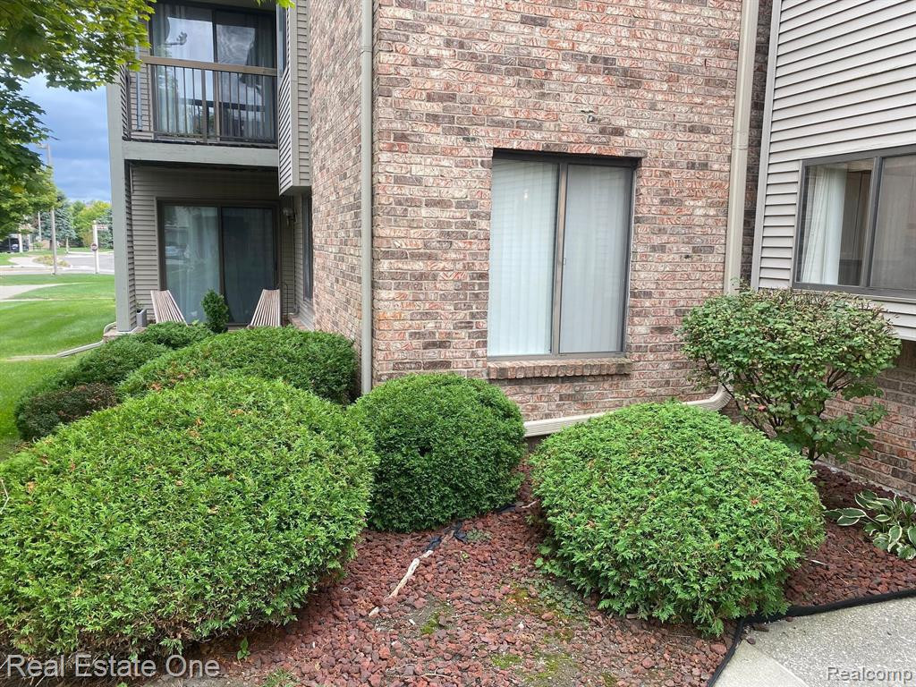 42764 LILLEY POINTE Drive, Canton, MI 48187 — Photo 4