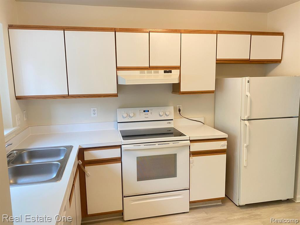 42764 LILLEY POINTE Drive, Canton, MI 48187 — Photo 6